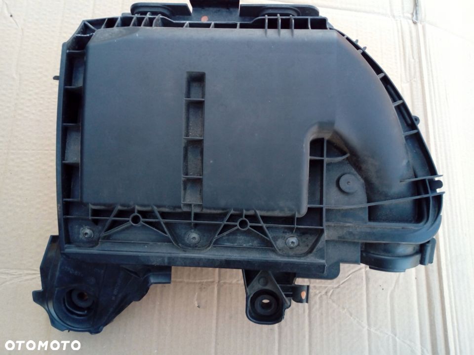 Citroen C3 DS3 C4 DS4 Peugeot 308 Partner  1.6 HDI obudowa filtra powietrza 9806561080