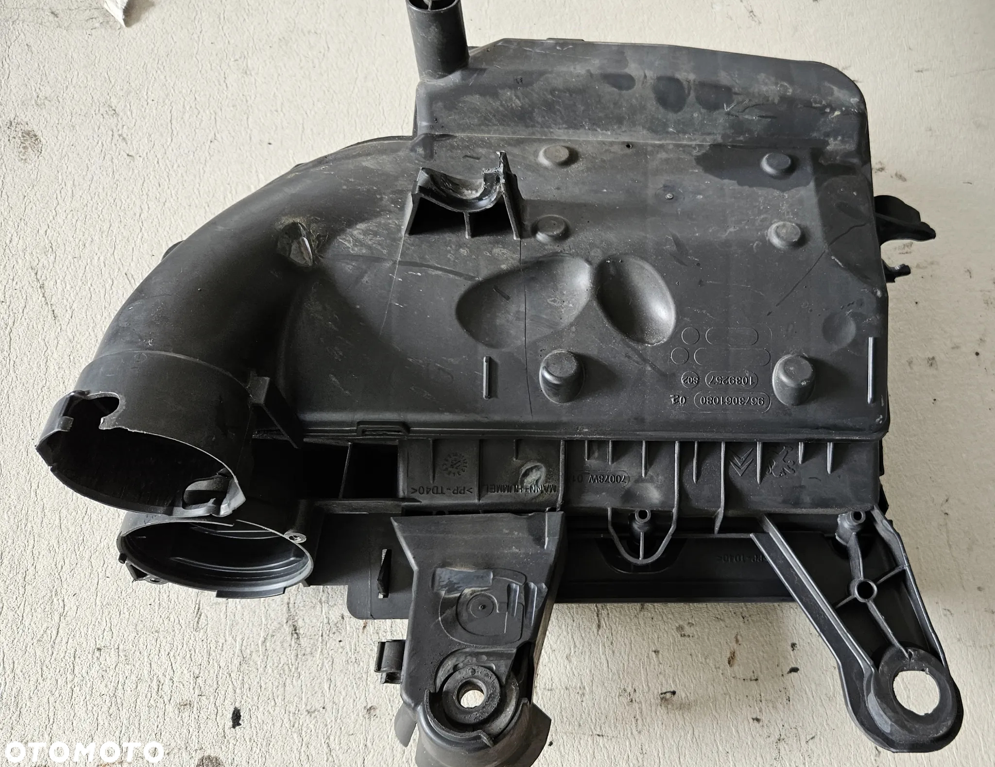 Citroen C3 DS3 C4 DS4 Peugeot 308 Partner  1.6 HDI obudowa filtra powietrza 9806561080 - obrazek 6