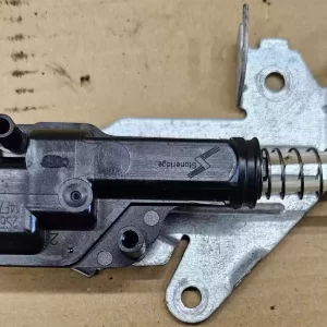 Ford Fiesta MK6 siłownik zamek klapy tył tylnej