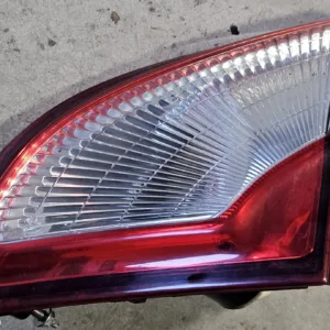 Nissan Qashqai I 1 lampa tył tylna prawa prawa  lewa w klapę