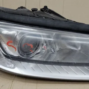 Volvo XC70 V70 S80  II lampa przód przednia prawa lewa xenon GB