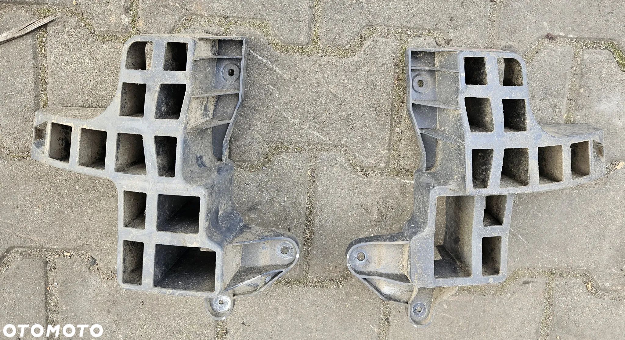 Dacia Sandero 1 I ślizg zderzaka tył tylny prawy lewy
