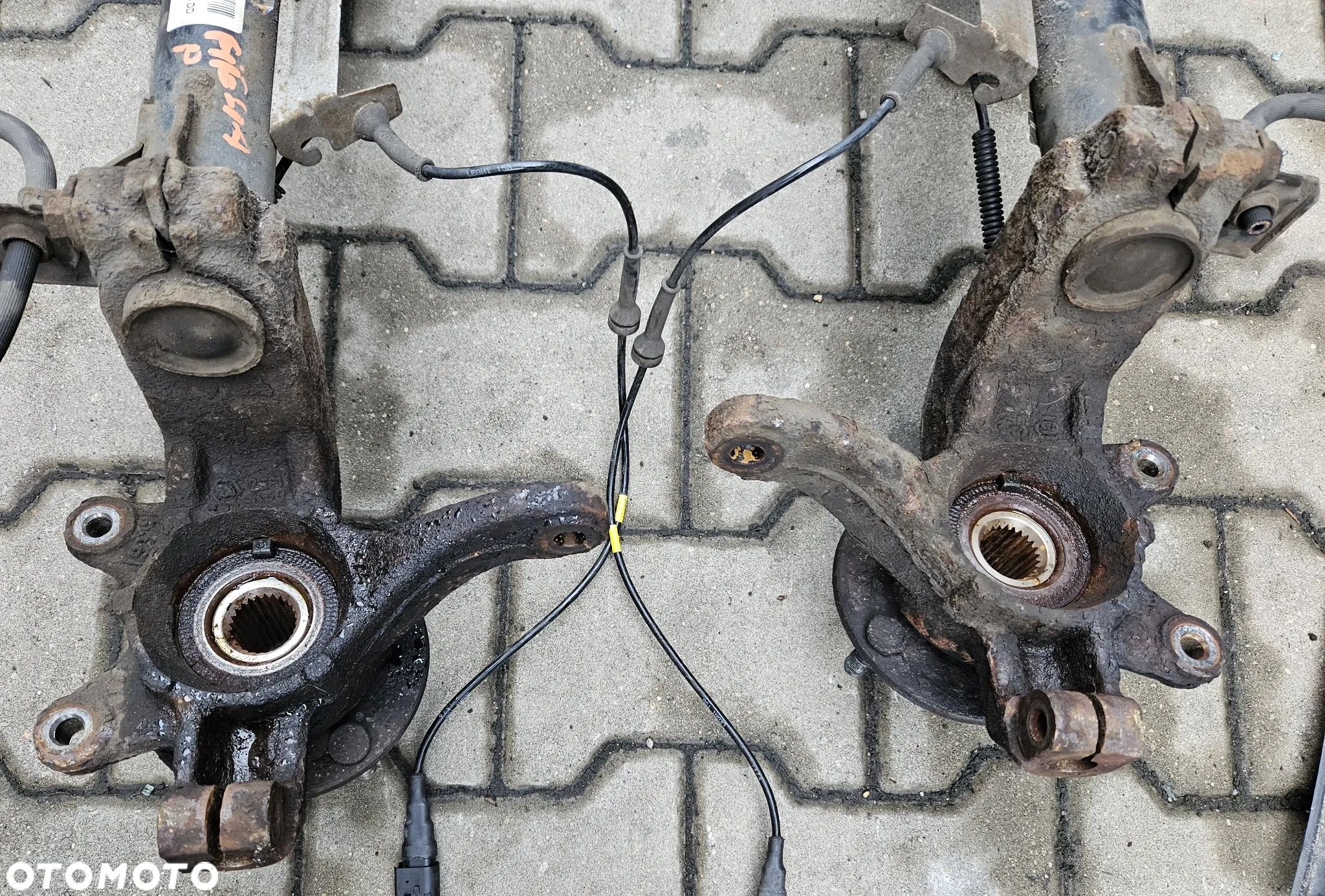 Ford Fiesta MK6  Fusion  1.3  1.4  zwrotnica piasta przód przednia   lewa