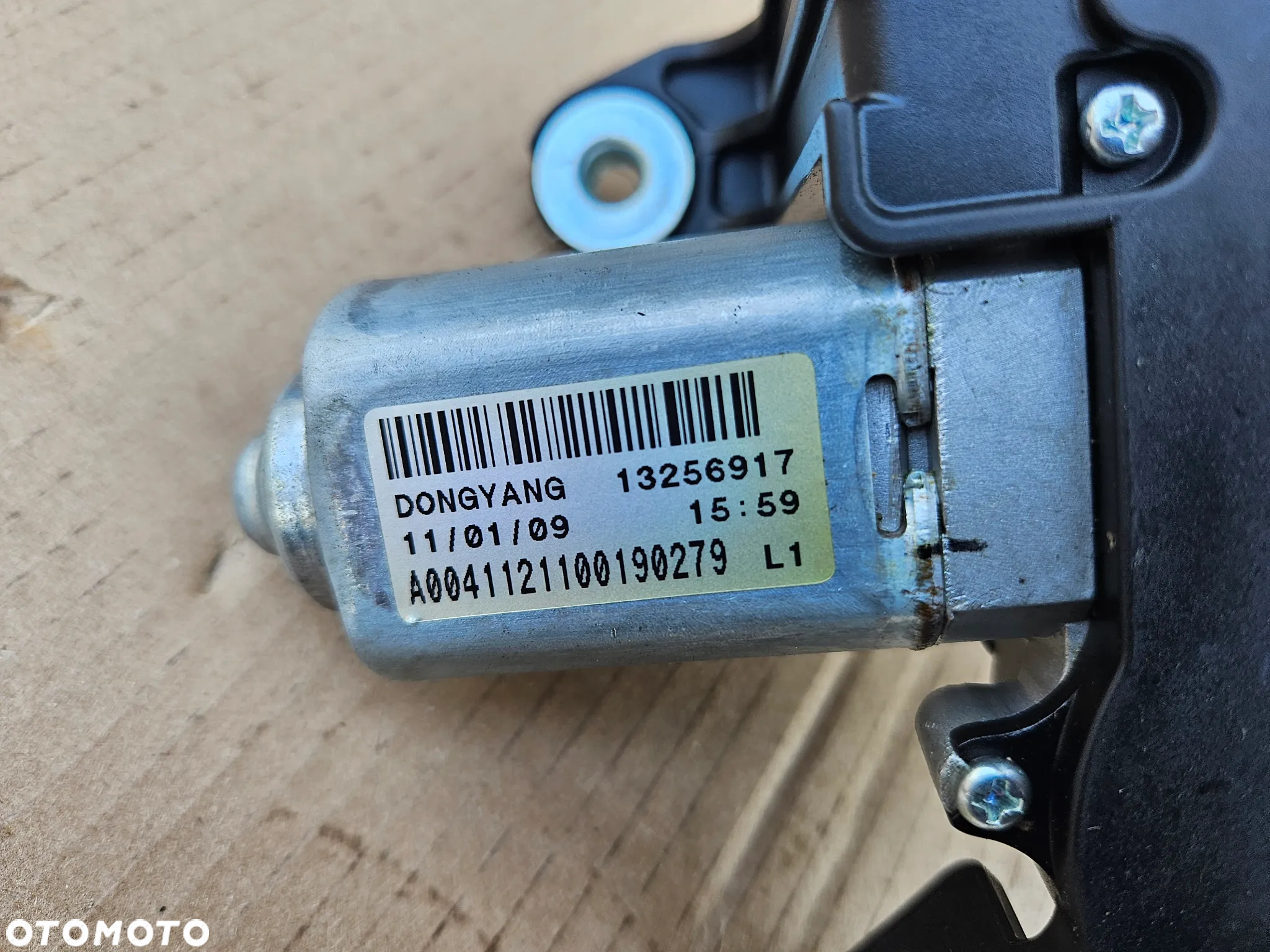 Opel Astra J 4 IV kombi HB Zafira C silniczek wycieraczki tył tylnej 13256917 - obrazek 3