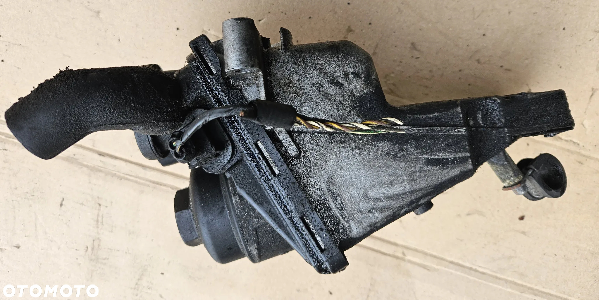 Volvo S40 V50 2.4 20V obudowa filtra oleju silnika B52244S 31338685 - obrazek 2