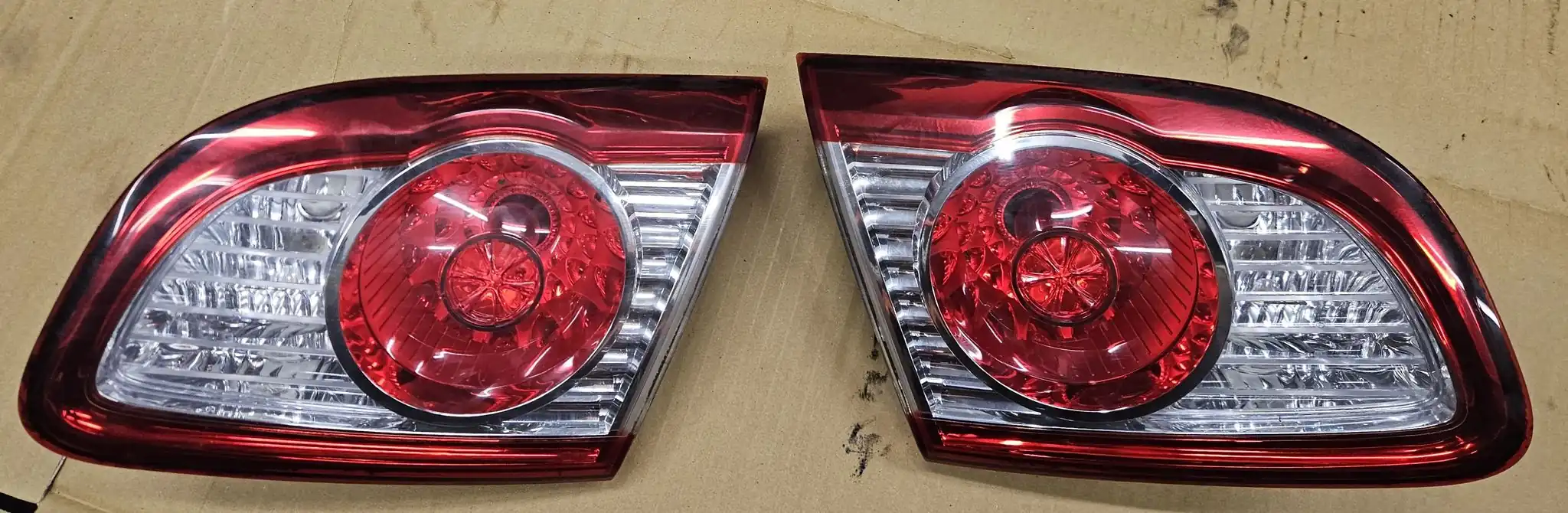 Hyundai Santa Fe II 2 lampa tył tylna prawa lewa w klapę