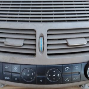 Mercedes W211 panel sterowania nawiewu środkowy wlot 2118300385