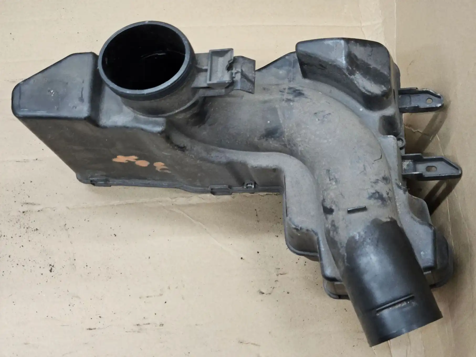 Peugeot 307 1.6 2.0 16V rezonator wlot do filtra powietrza